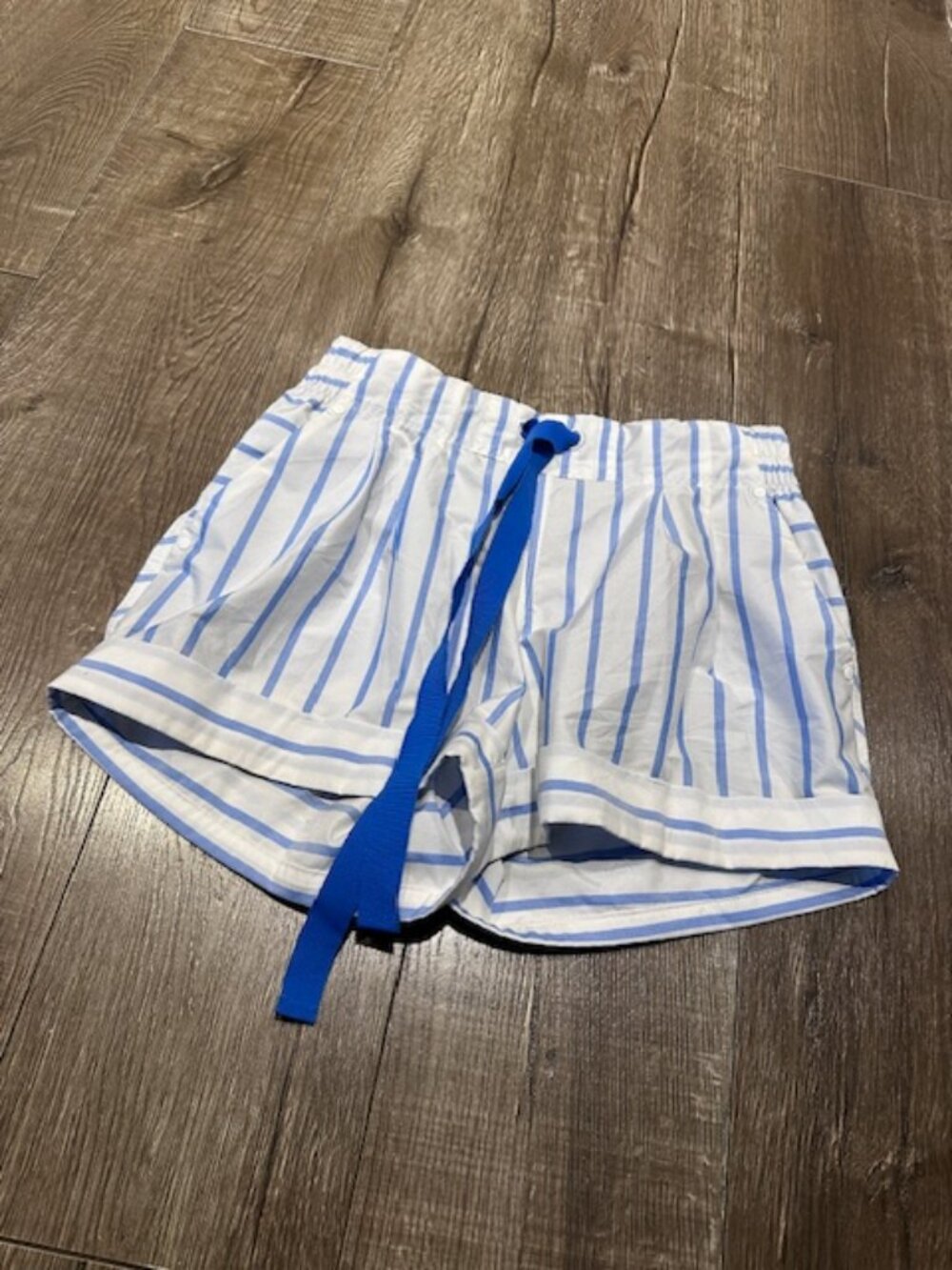 Lululemon Spring Break shorts size 4